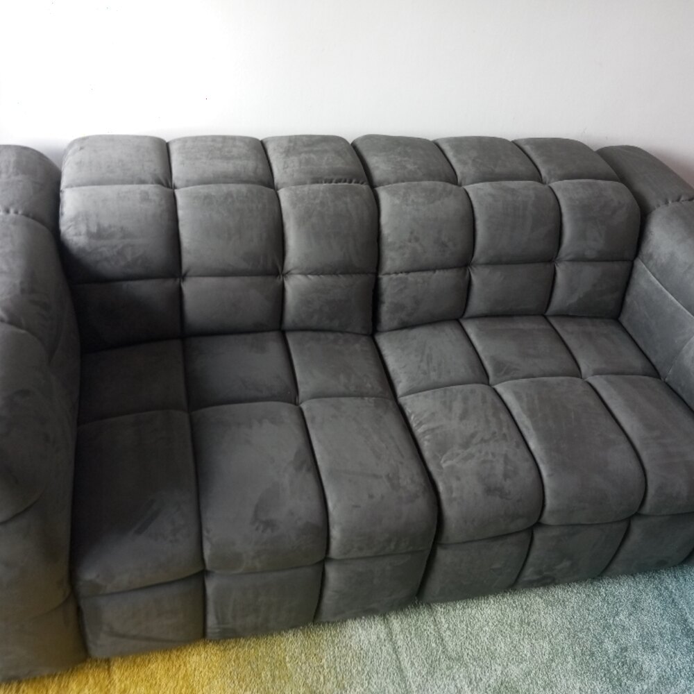 Klara in charcoal in a customer home