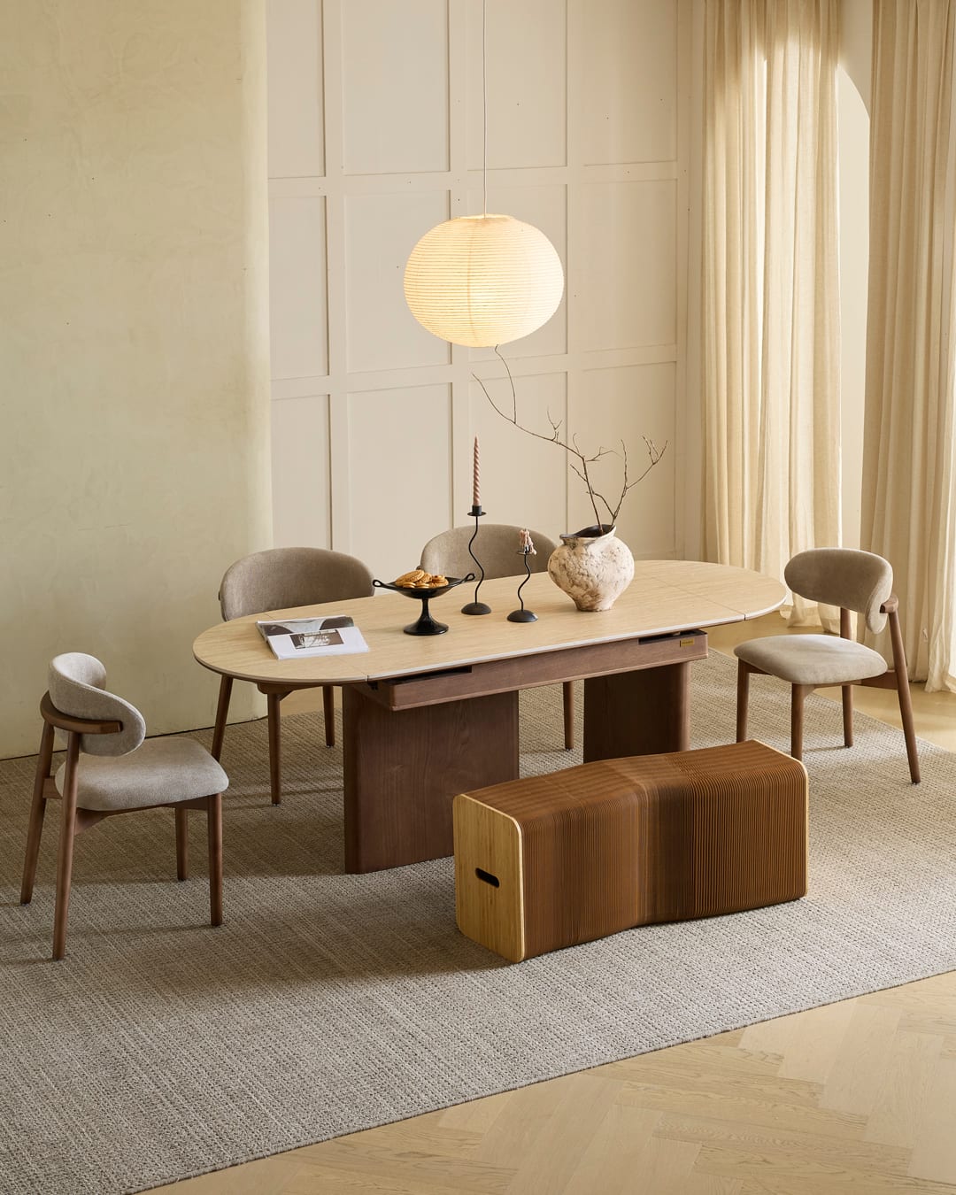 Alto extendable dining table