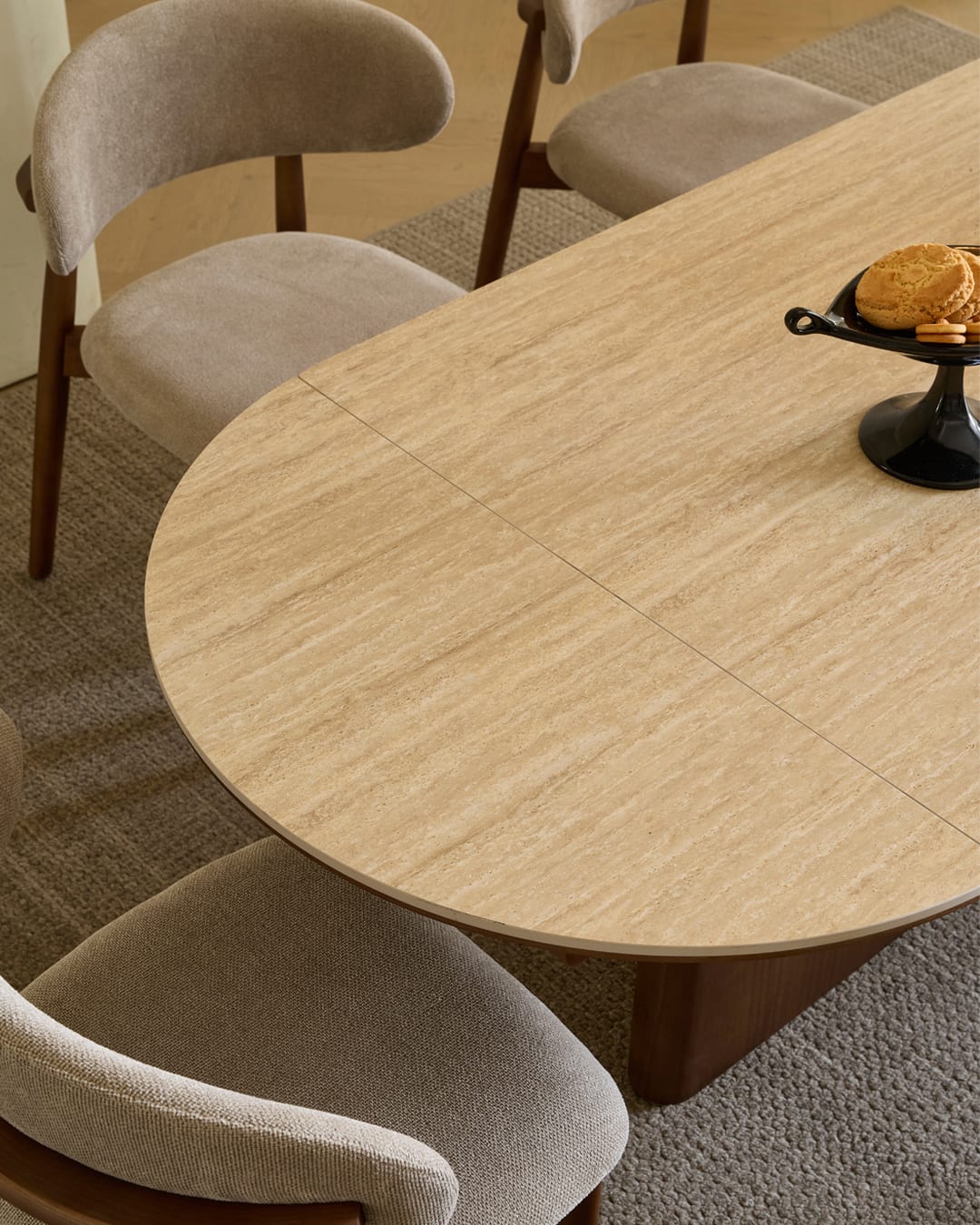 The Alto Extendable’s sintered stone top, close up